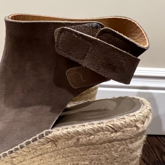 Bettye Muller Download Taupe Suede